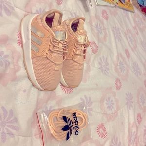 Baby pink Baby girl toddlers Adidas slide on sneakers and comes new laces.